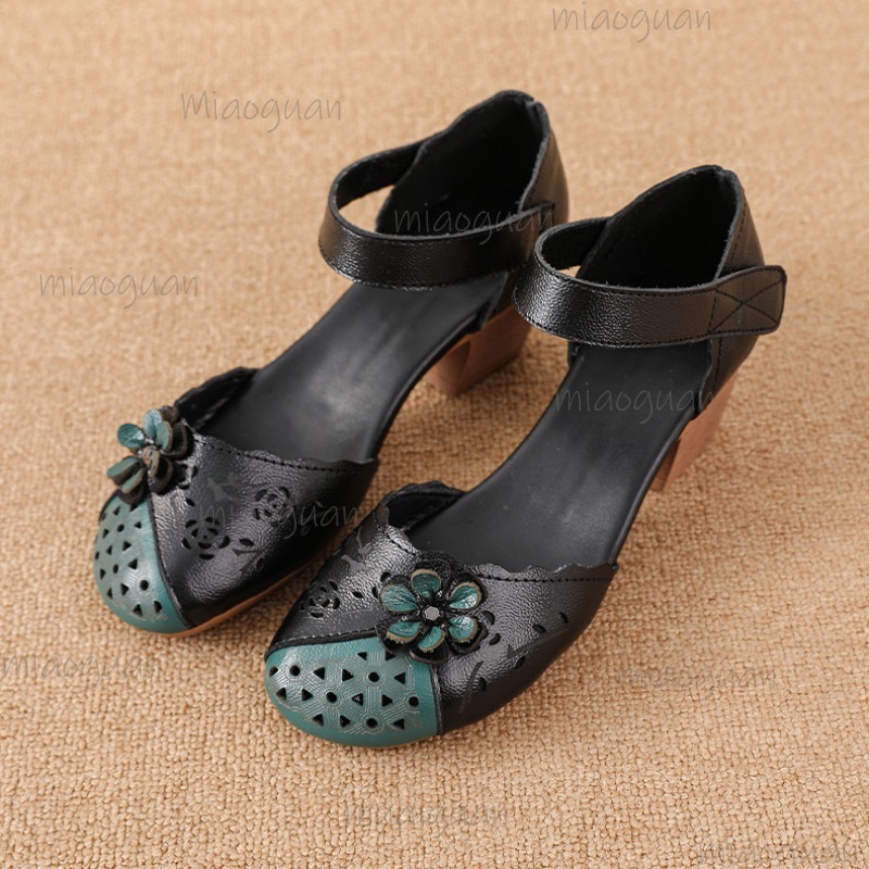Ethnic Fashion For Women - Uitgeholde gladiator sandalen met bloemenversiering, enkelbandje